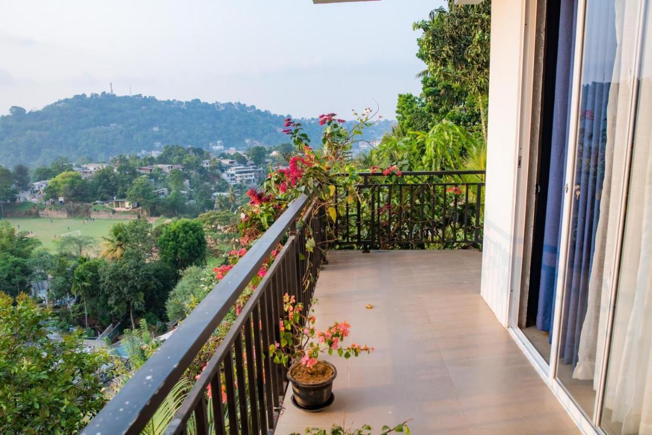 Sky Edge Homestay Канди Экстерьер фото